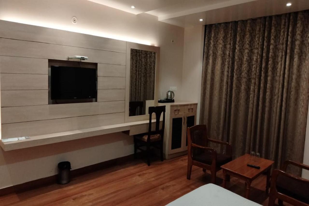 Hotel Park Regency Gorakhpur Kültér fotó
