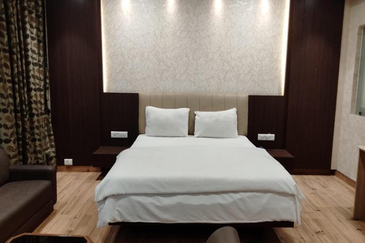Hotel Park Regency Gorakhpur Kültér fotó