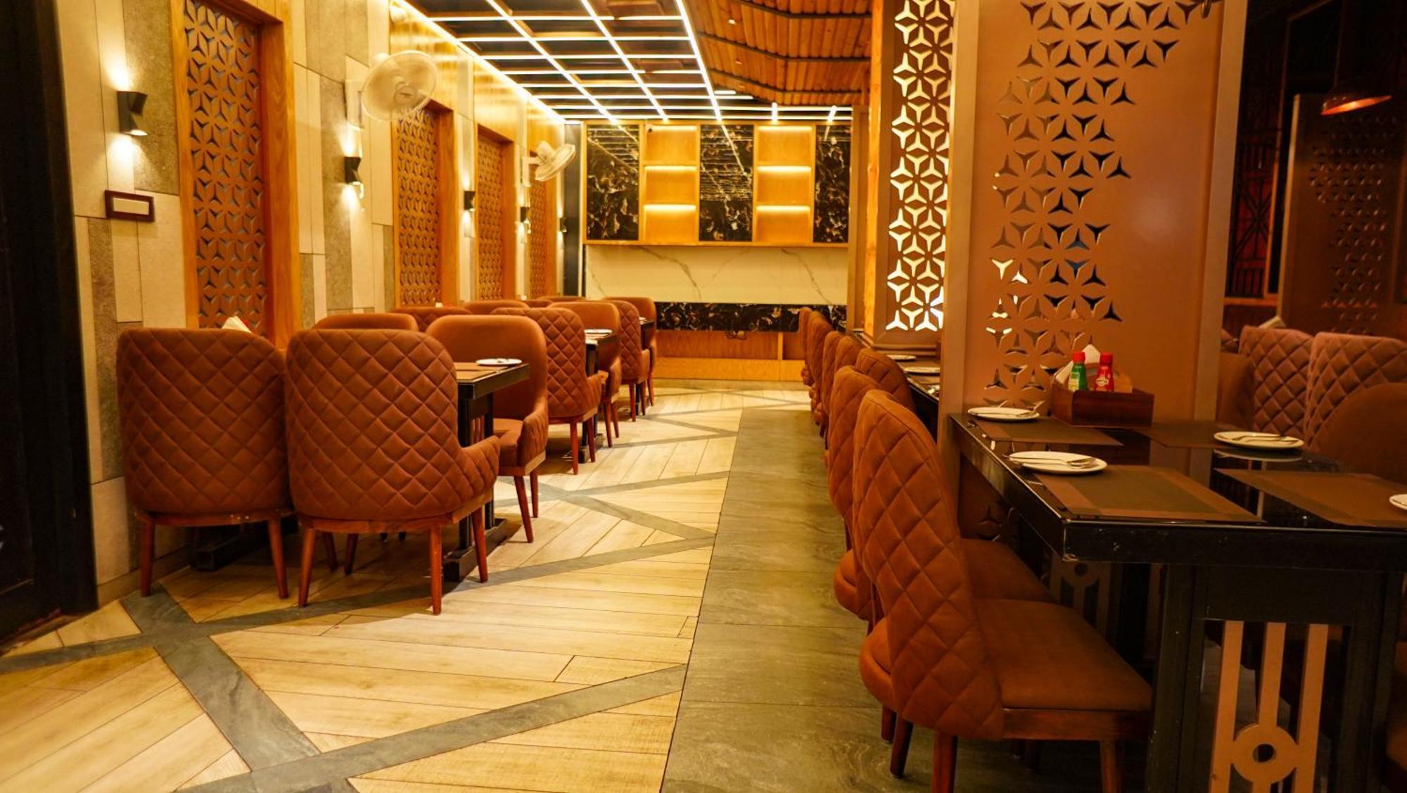 Hotel Park Regency Gorakhpur Kültér fotó