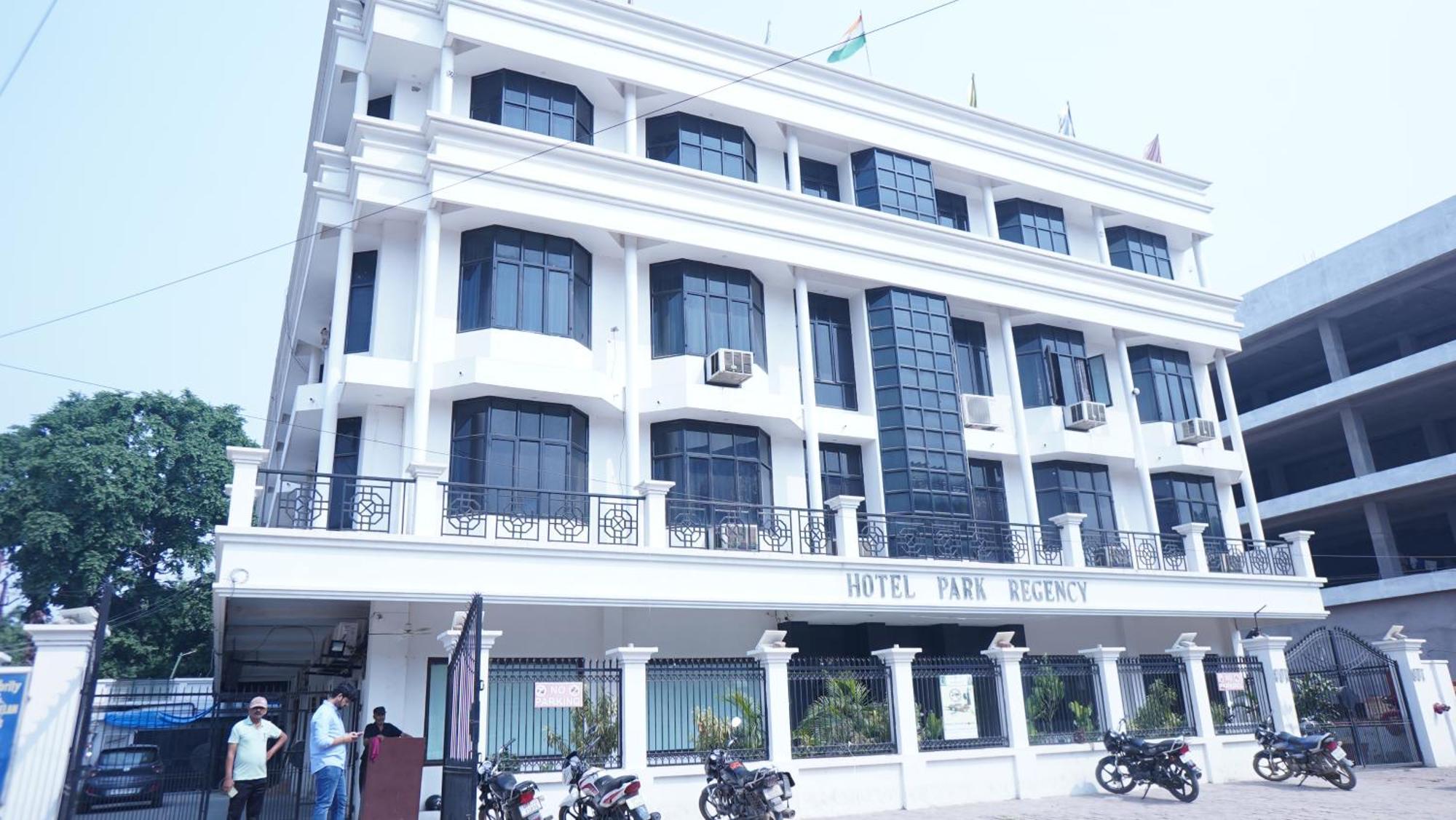 Hotel Park Regency Gorakhpur Kültér fotó