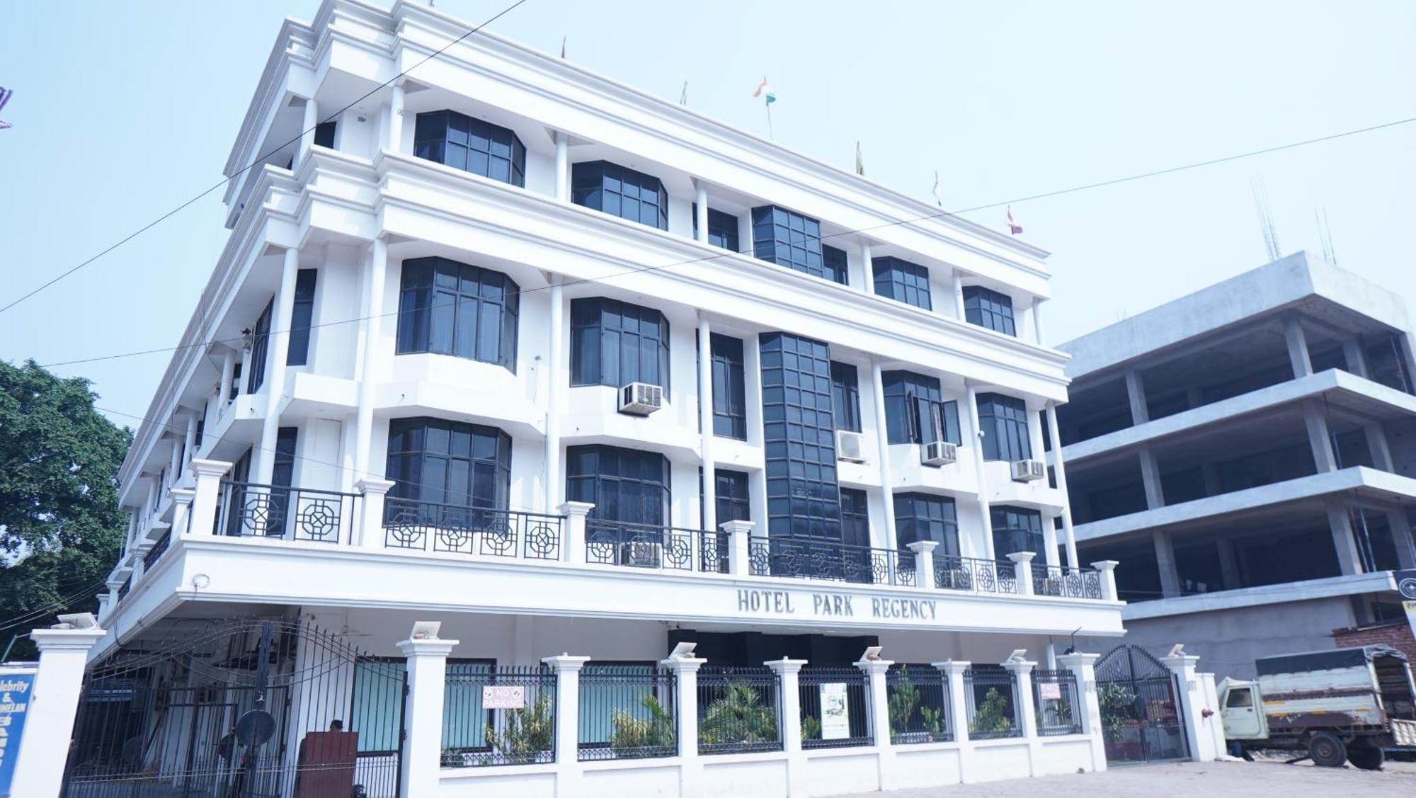 Hotel Park Regency Gorakhpur Kültér fotó