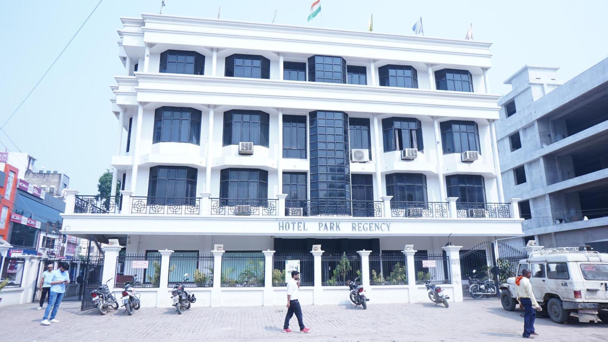 Hotel Park Regency Gorakhpur Kültér fotó